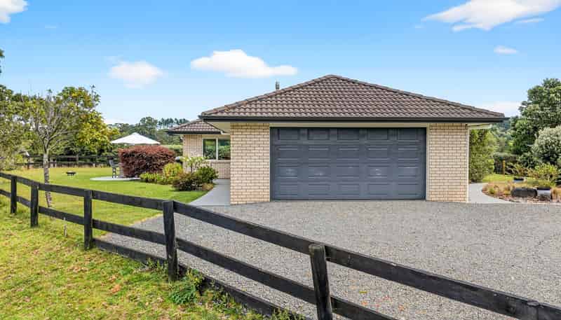 1014 South Head Road, South Head, Helensville