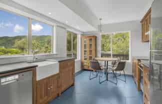 2/55 Waitohu Road, York Bay