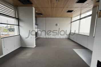 Iconic Retail/Showroom in Bustling New Lynn