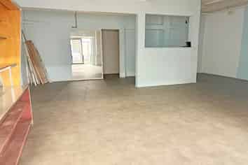 AFFORDABLE 78M² RETAIL/OFFICE SPACE FOR LEASE
