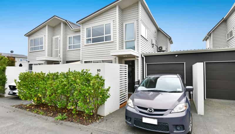 93 Karepiro Drive, Stanmore Bay