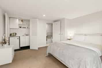 16J Hobson Street, Thorndon