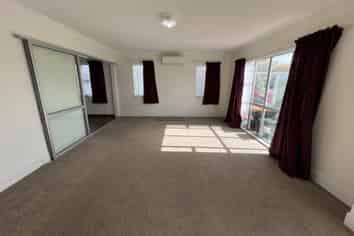 86 Linton Street, West End