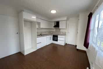 86 Linton Street, West End