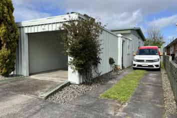 86 Linton Street, West End