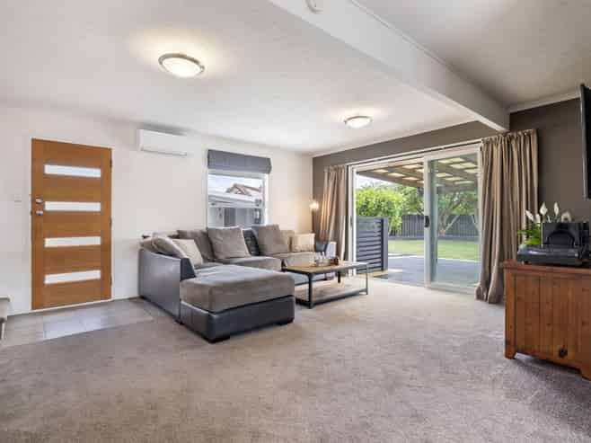 10 Humphries Place, Awapuni