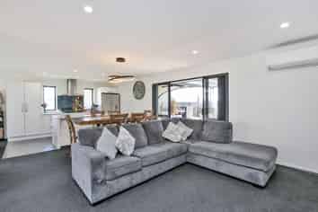 6 Horton Close, Frimley
