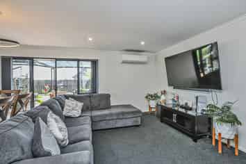 6 Horton Close, Frimley