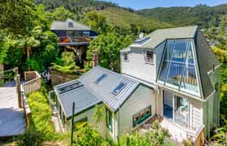 21 Ferry Road, Days Bay, Eastbourne