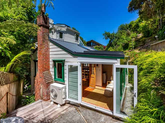 21 Ferry Road, Days Bay, Eastbourne