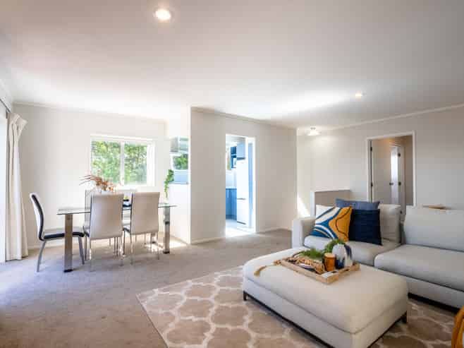 2/13 Fairclough Road, Beach Haven