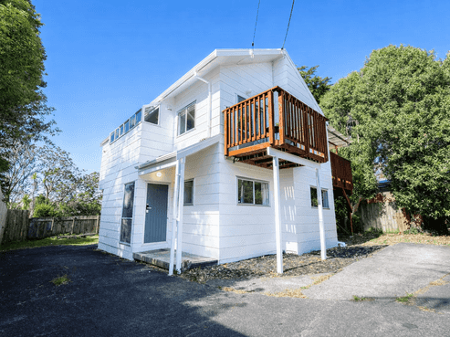 2/13 Fairclough Road, Beach Haven