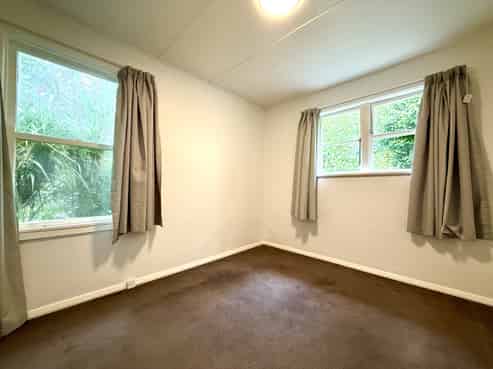 Upper leve/19 Montgomery Avenue, Karori