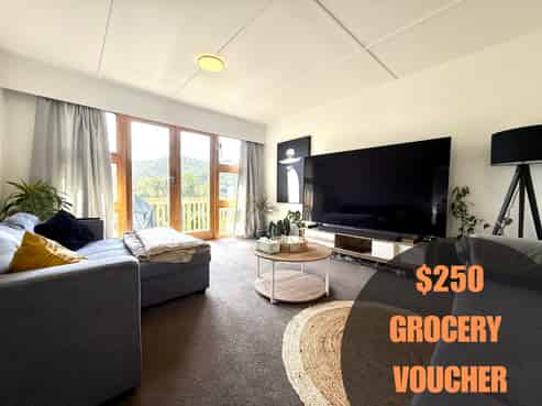 Upper leve/19 Montgomery Avenue, Karori