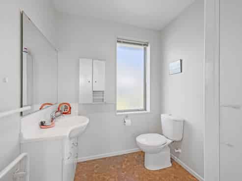 1/160 Breezes Road, Wainoni