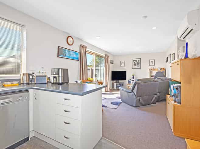 1/160 Breezes Road, Wainoni