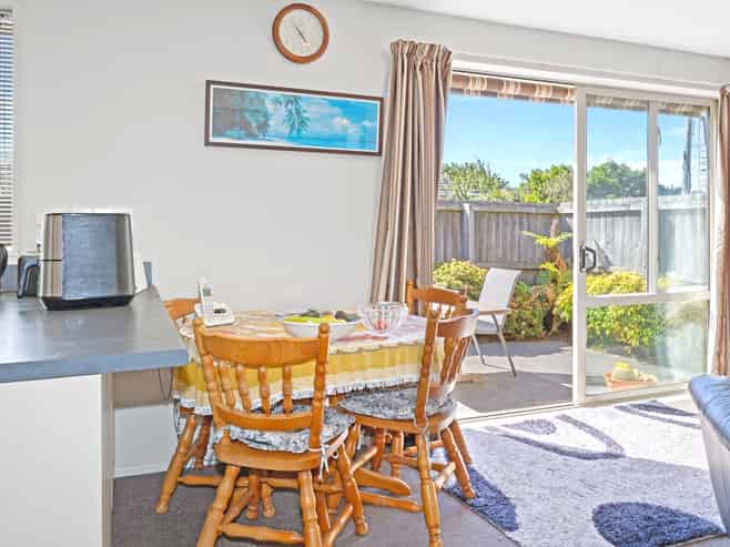 1/160 Breezes Road, Wainoni