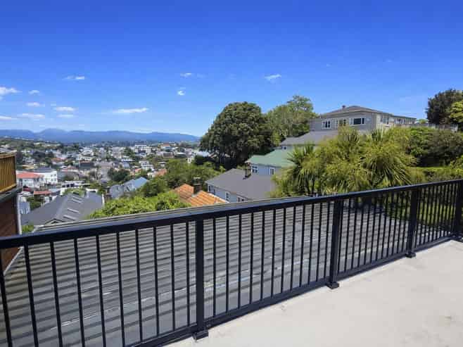 2/18 Hinau Road (Fully-Furnished Townhouse), Hataitai