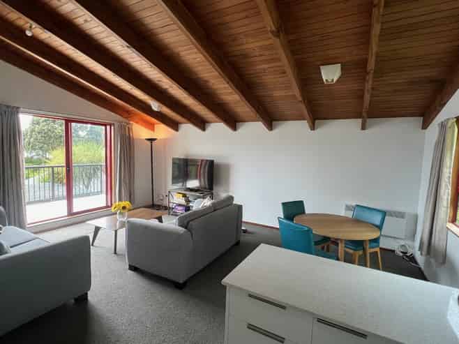 2/18 Hinau Road (Fully-Furnished Townhouse), Hataitai