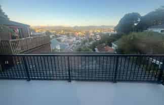 2/18 Hinau Road (Fully-Furnished Townhouse), Hataitai