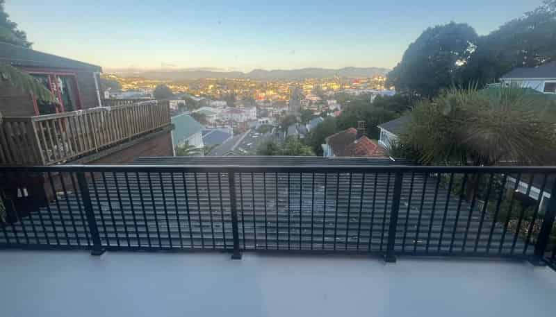 2/18 Hinau Road (Fully-Furnished Townhouse), Hataitai