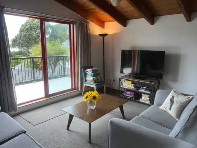 2/18 Hinau Road (Fully-Furnished Townhouse), Hataitai