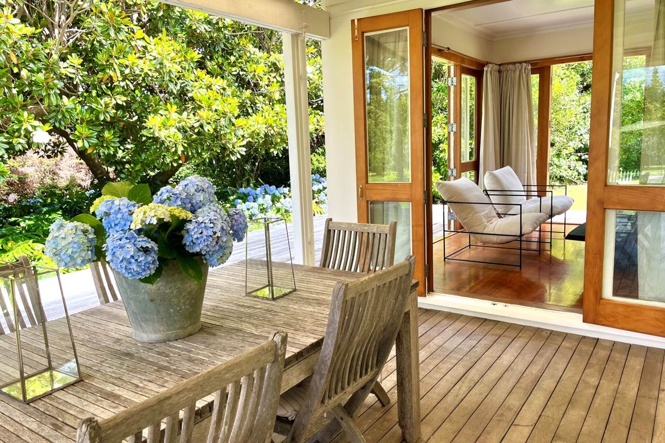 A Garden Sanctuary with Timeless Mission Rd Charm - Vista 4