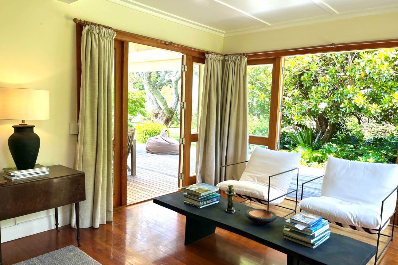 A Garden Sanctuary with Timeless Mission Rd Charm - Vista 6