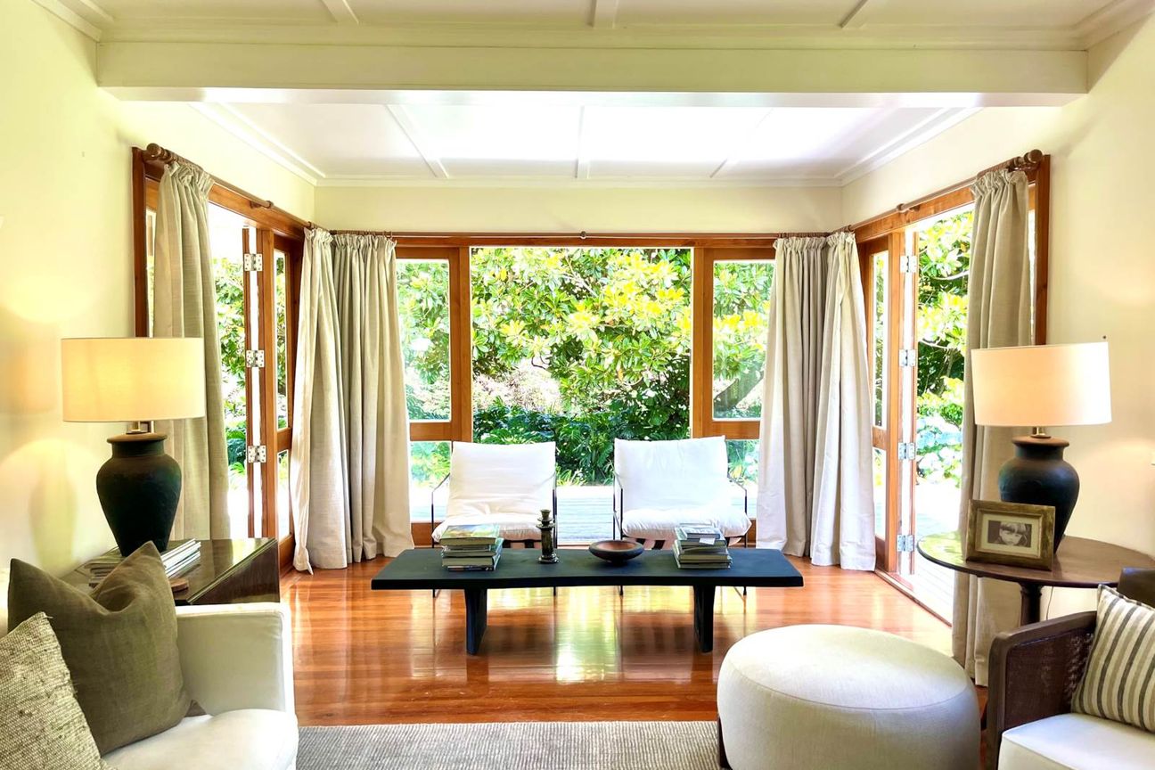 A Garden Sanctuary with Timeless Mission Rd Charm - Vista 5