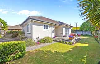 4/160 Breezes Road, Wainoni