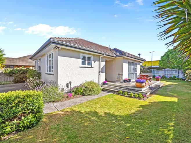 4/160 Breezes Road, Wainoni