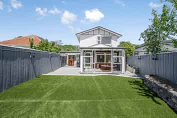 82 Oxford Terrace, Epuni