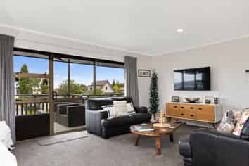 4 Kempton Place, Richmond Heights