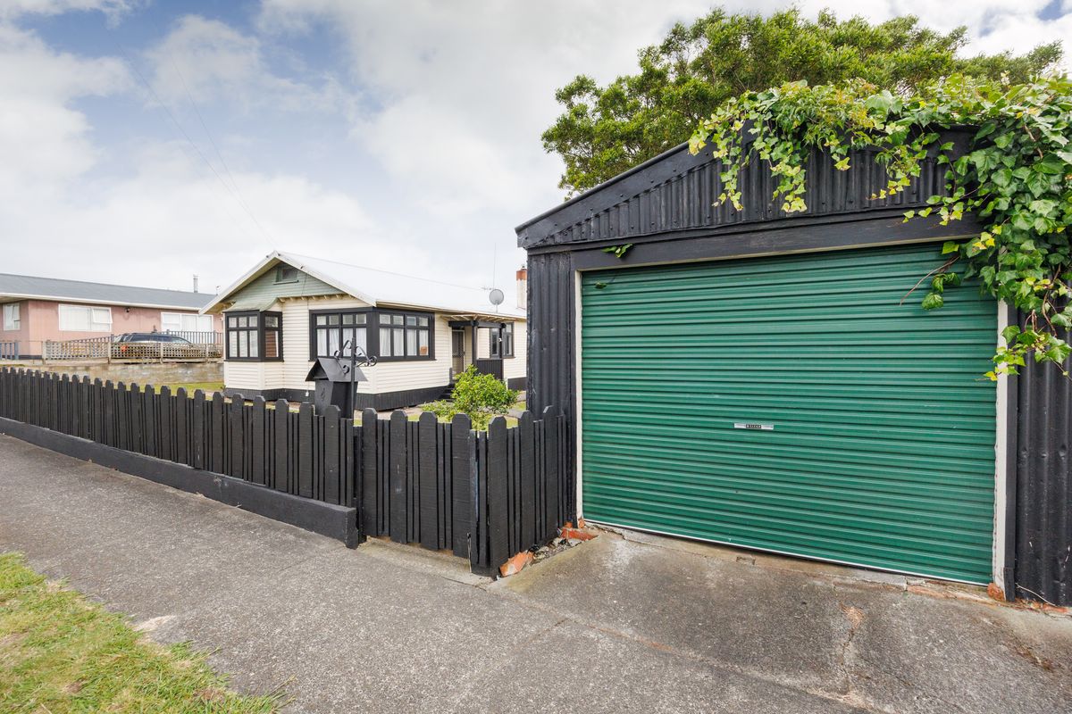 Spacious Entertainer's Delight in Marton, Marton