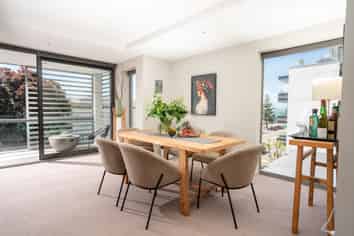 1B/140 Oriental Parade, Oriental Bay