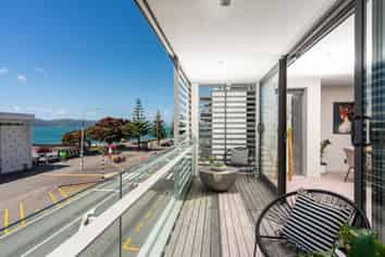 1B/140 Oriental Parade, Oriental Bay