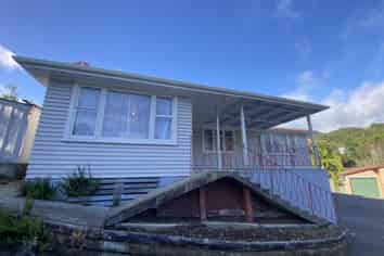 142 Western Hills Drive, Kensington