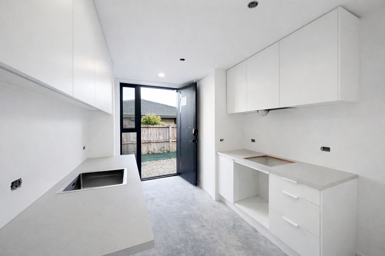 Almost Complete - Next to Westfield Mall! - Aanzicht 2