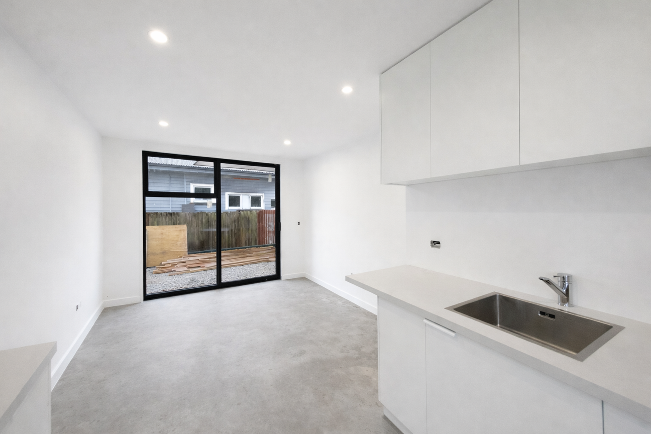 Almost Complete - Next to Westfield Mall! - Aanzicht 3