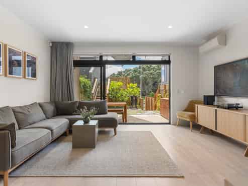 15 Hudson Bay Road, Hobsonville