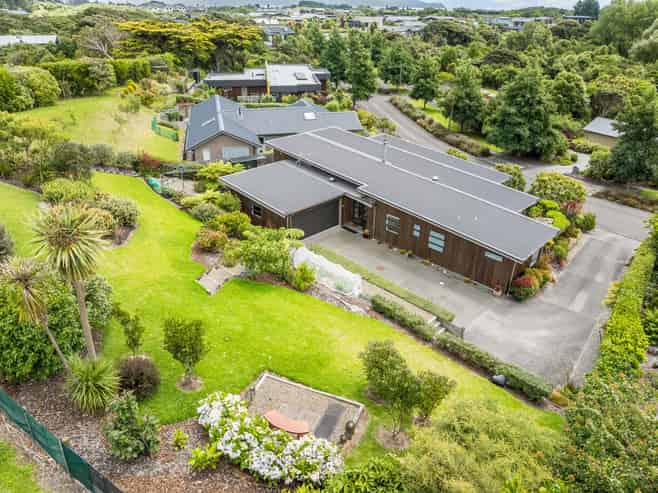 6 Ferndale Drive, Waikanae