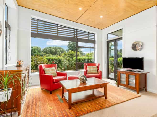 6 Ferndale Drive, Waikanae