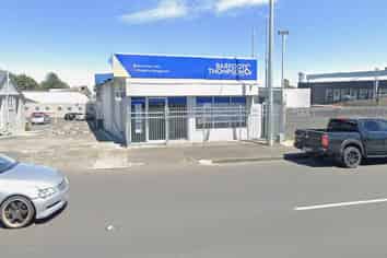 374M² ROAD FRONTAGE OFFICE/RETAIL SPACE FOR LEASE
