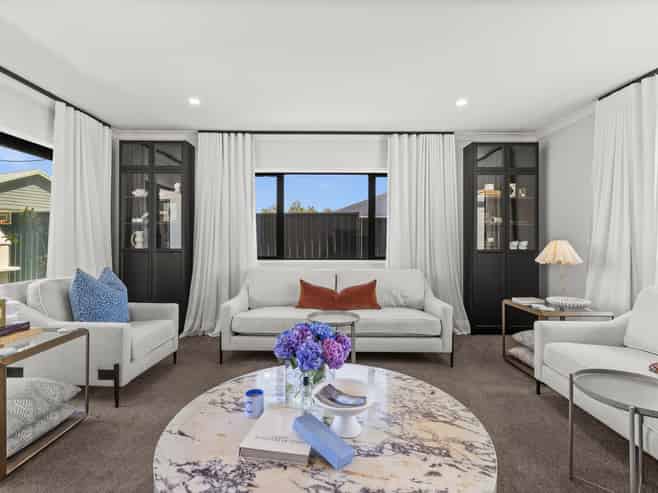 15 Dinneen Close, Frimley