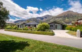 10 Coburn Place, Lake Hayes Estate