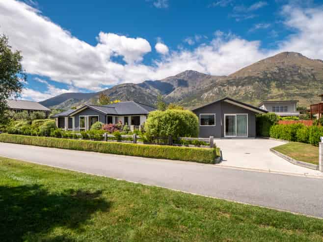 10 Coburn Place, Lake Hayes Estate