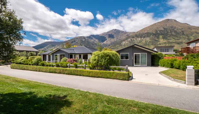 10 Coburn Place, Lake Hayes Estate