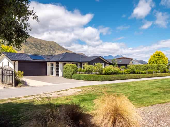 10 Coburn Place, Lake Hayes Estate