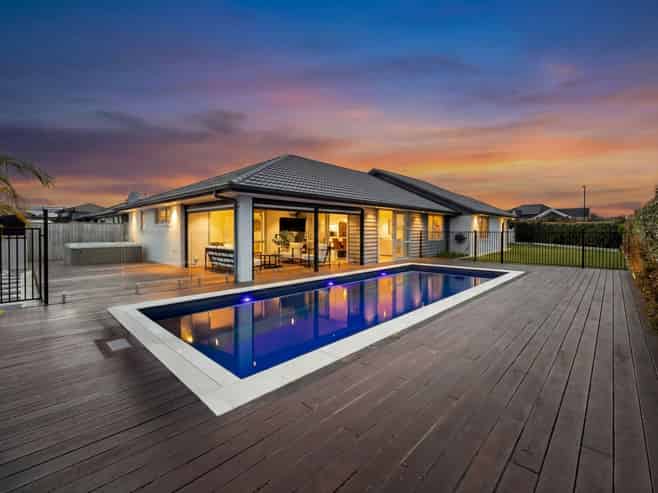 24 Sir Lincoln Drive, Kumeu