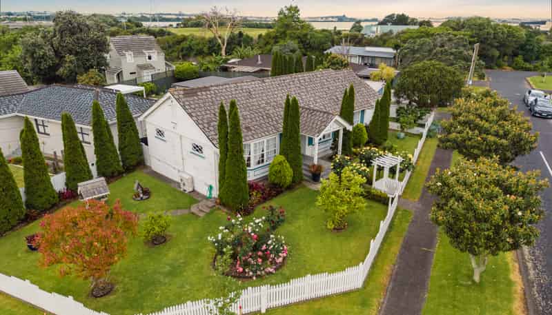 27 Miro Road, Mangere Bridge